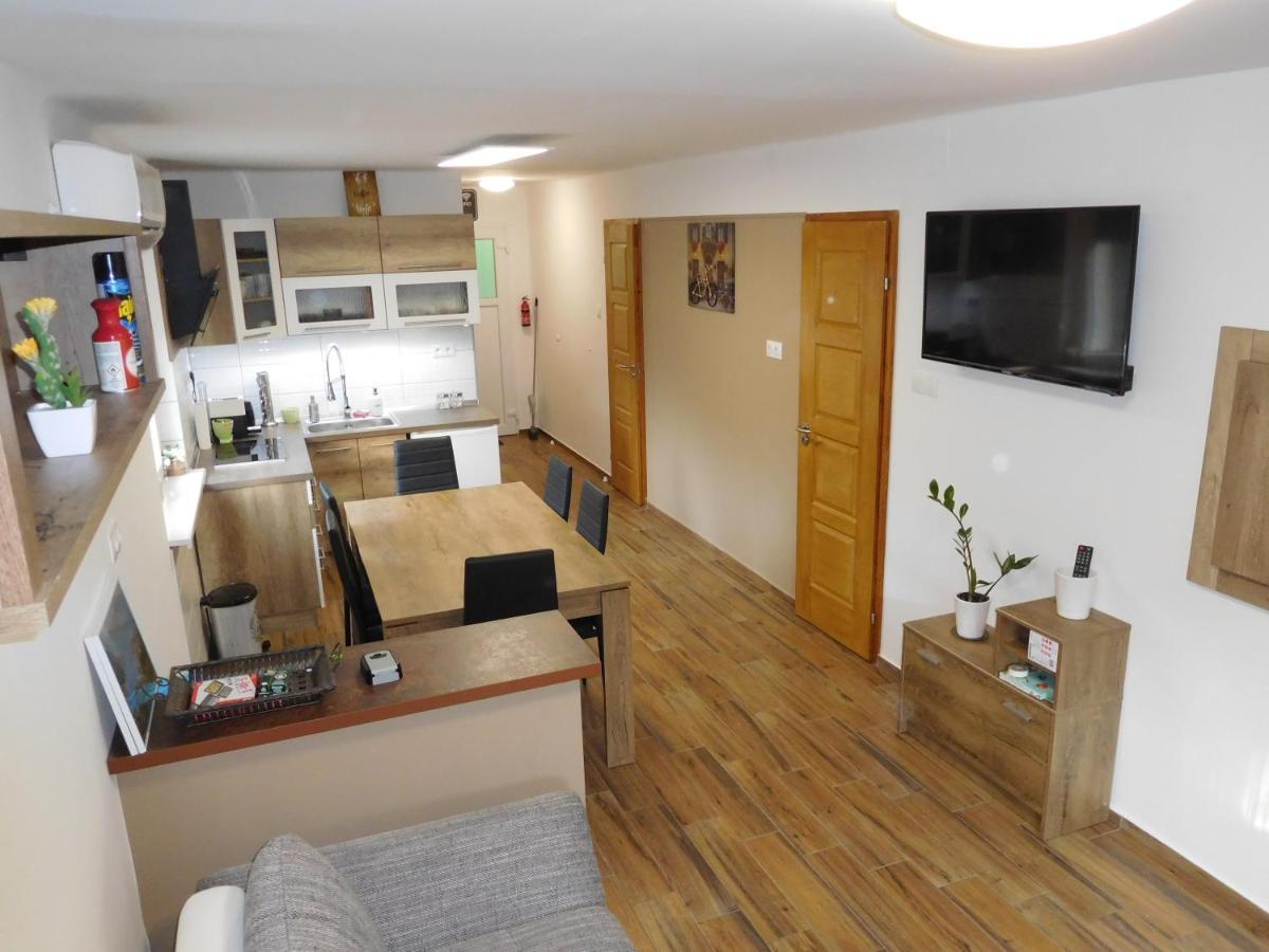 Golden Apartman Oroshaza Exterior photo