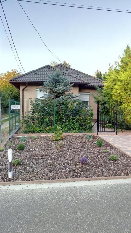 Golden Apartman Oroshaza Exterior photo